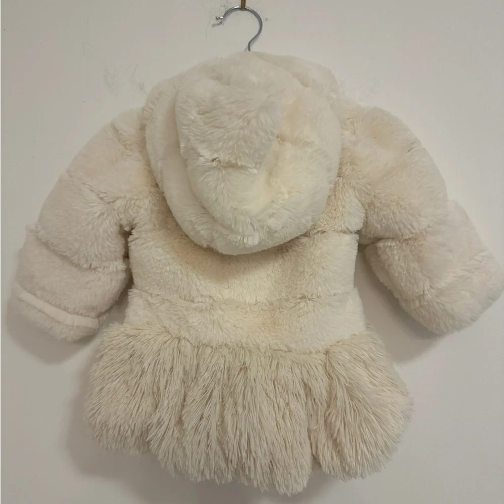 American Widgeon cream color girls 12 months faux fur coat - Picture 2 of 5